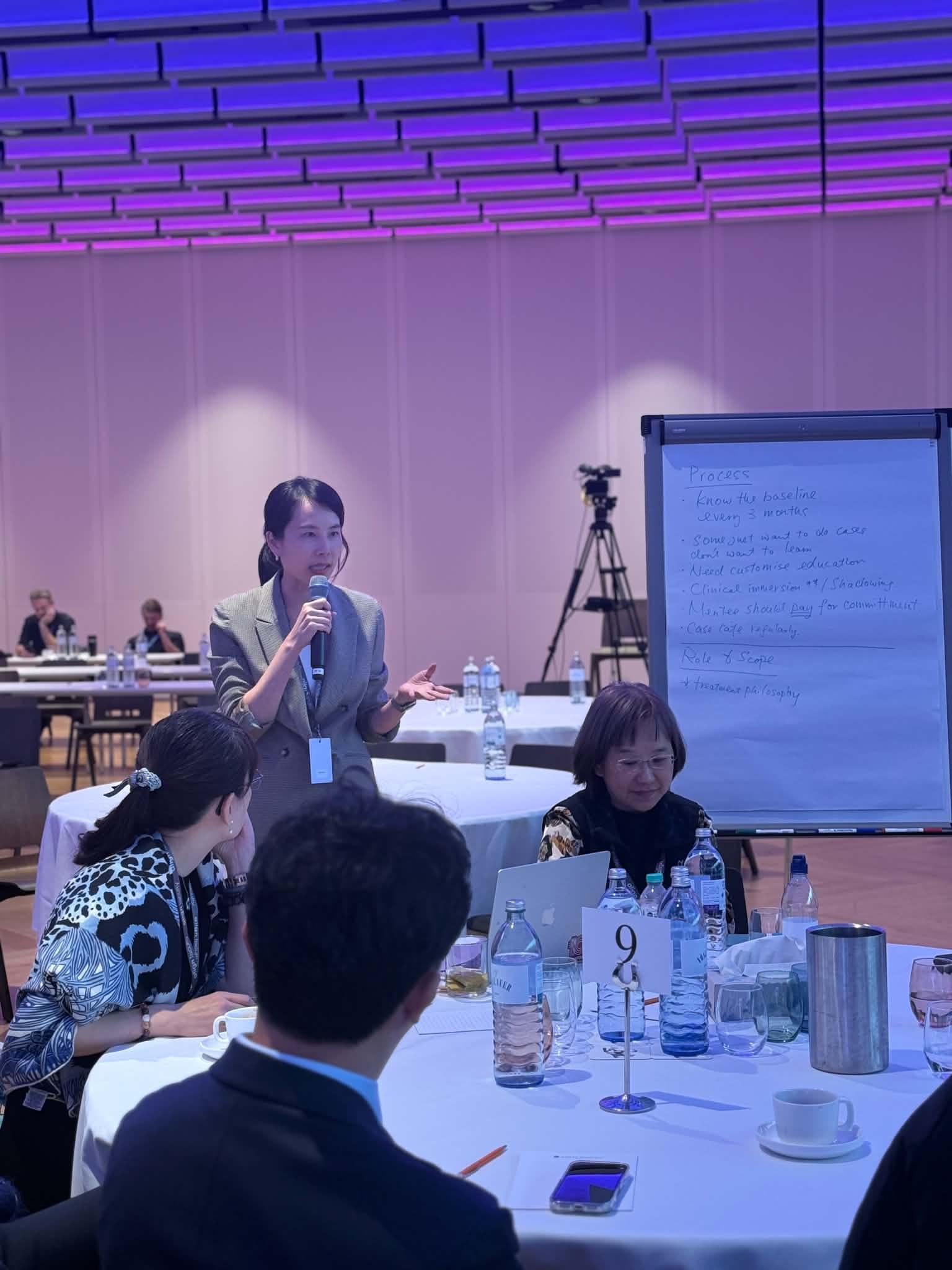 楊念珊醫師於 GFM Vienna 2026 圓桌會議提問 Human-in-Command 與 AI 透明度議題