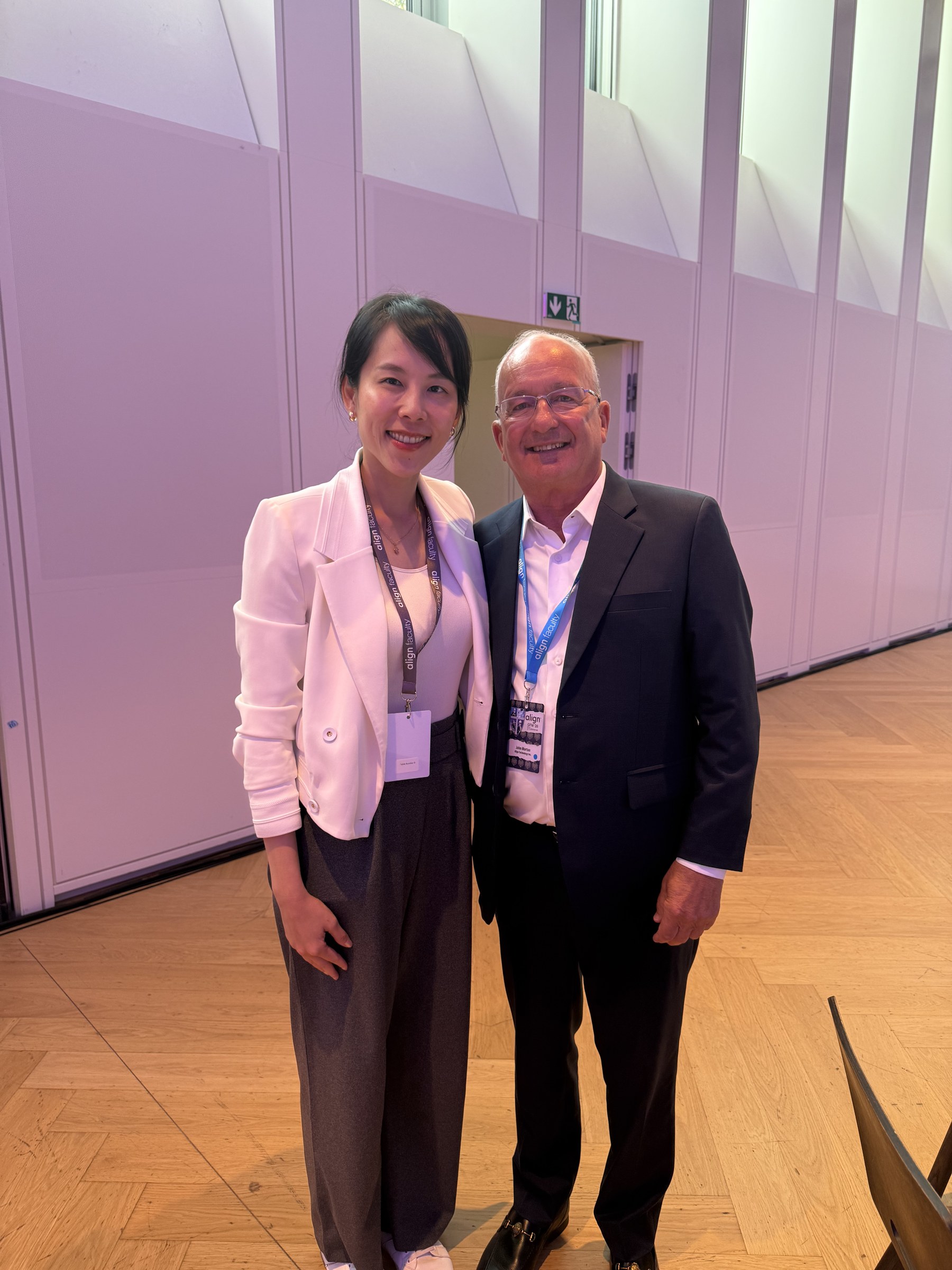 楊念珊醫師與 Align VP Technical Fellow John Morton 於 GFM Vienna 2026 合影